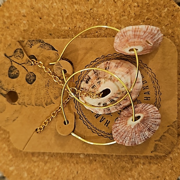 Shell earring and necklace set - Picture 1 of 2